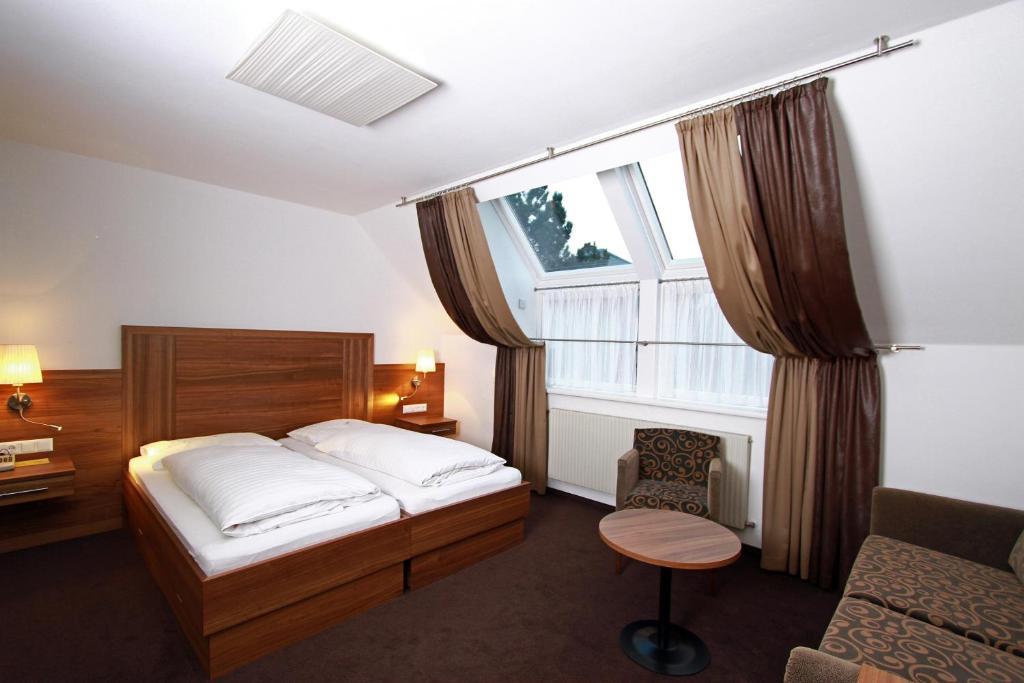 Pension Am Kurpark Vienna Room photo
